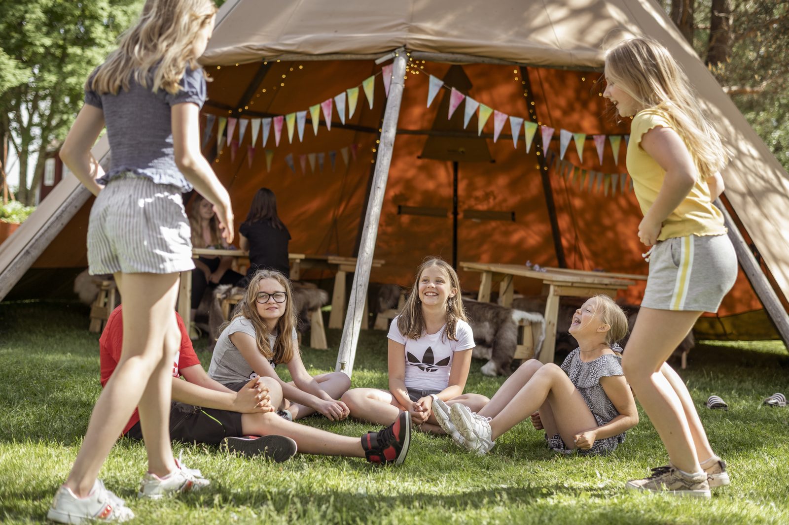 Children gathered outside a Beehive Cirrus 40 outdoor classroom in the North West